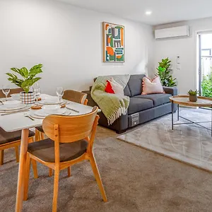  Apartment Vibrant City Abode - 2 Bed 2 Bath